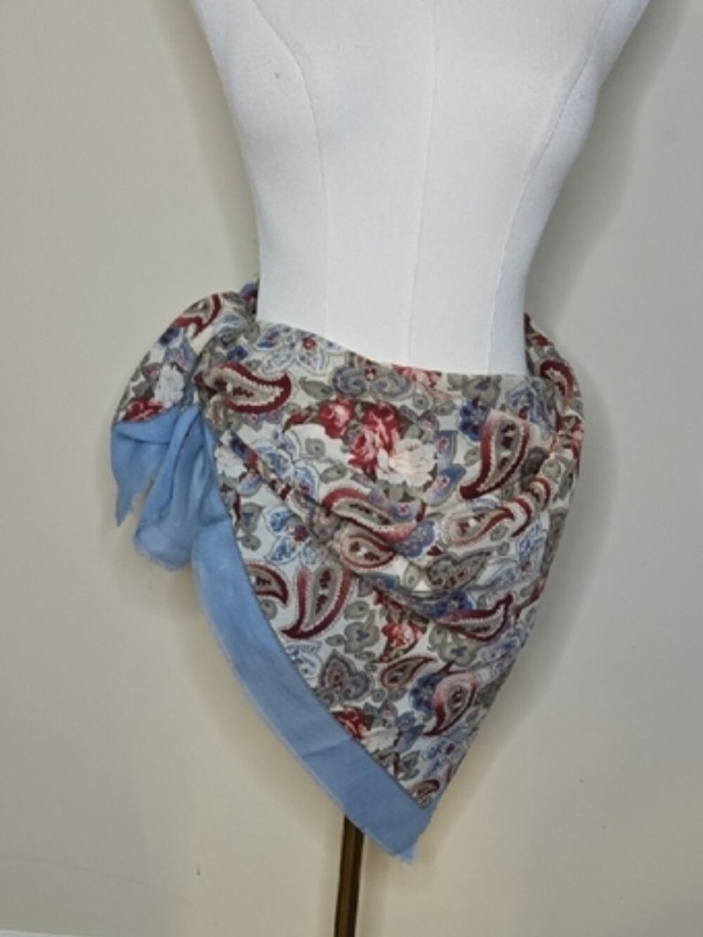 Club 7 by Echo Blue Paisley Wool Scarf Vintage European Cottagecore